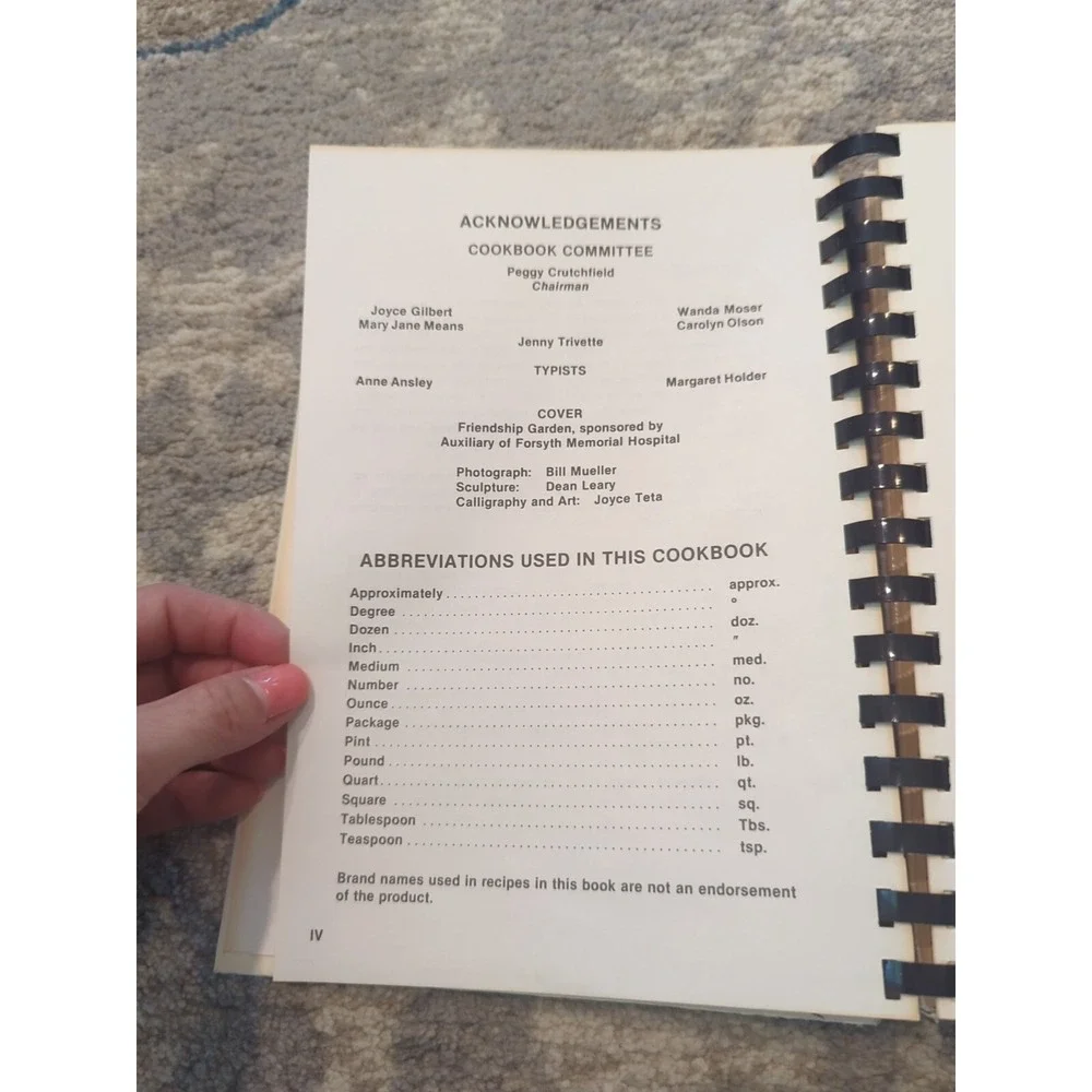 Auxiliary Of Forsyth Memorial Hospital Cookbook‎ 1984 Winston-Salem, NC FMC